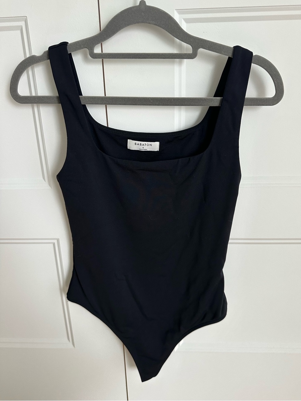 Squareneck contour bodysuit